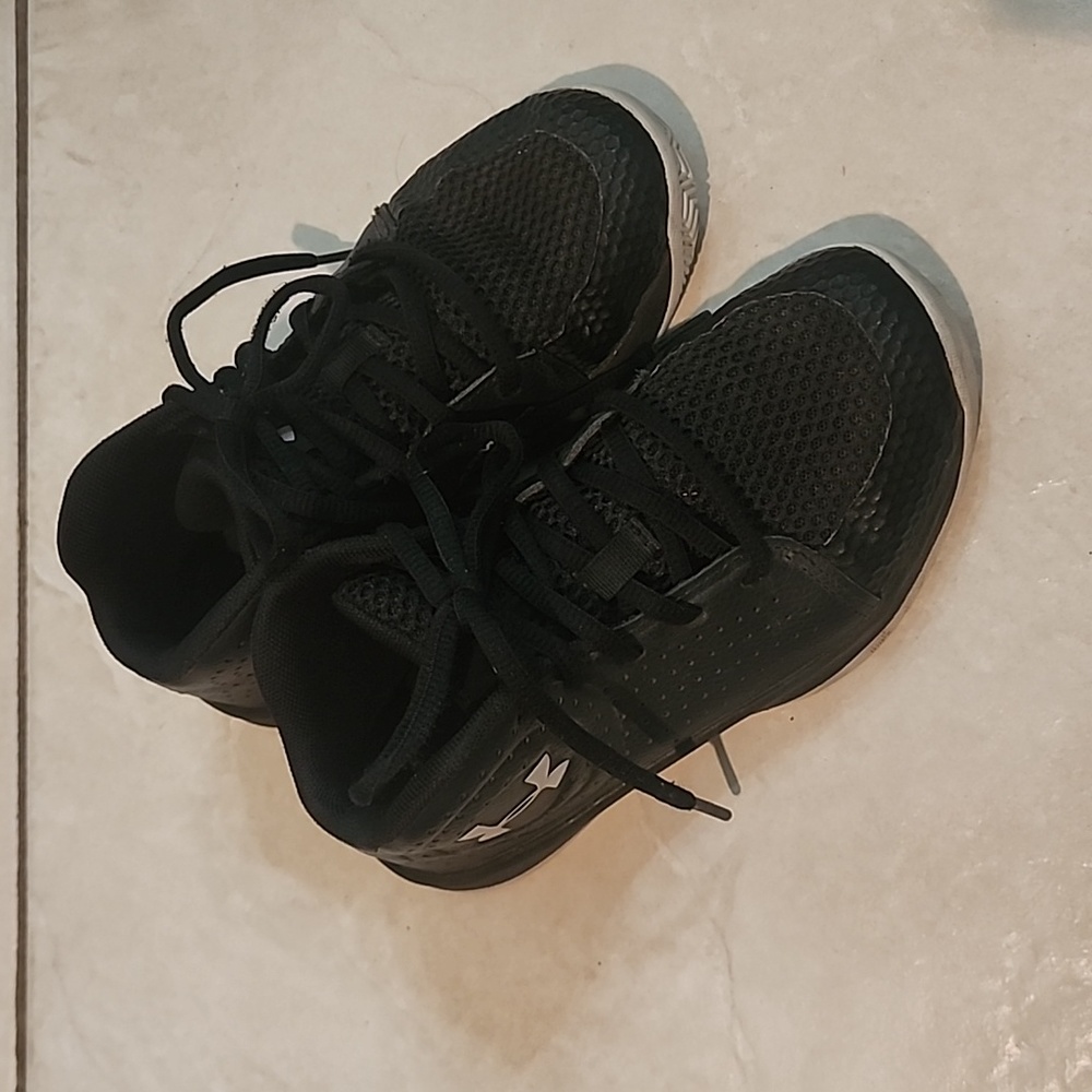 Under Armour black basketball high top shoes size 13.